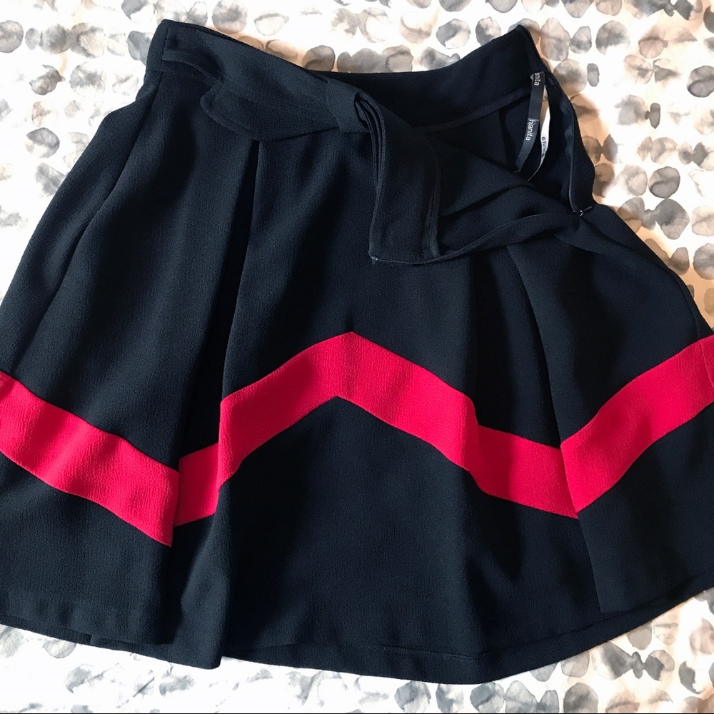 Circle skirt with red chevron stripe - Picture 6 of 9